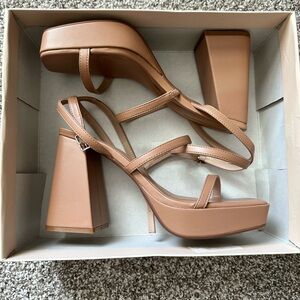 BCBGeneration Galana Platform Block-Heel in Tan NWT Size 9.5M/40.5